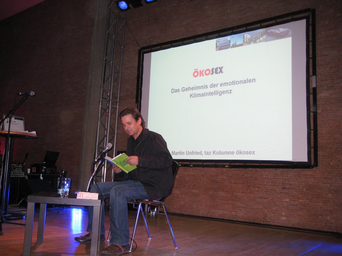 tazkongress: Peter Unfried (stellvertretender Chefredakteur der taz):Lesung zu Beginn des Ökosexkonzertes