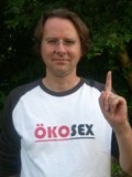 Martin Unfried mit Ökosex-T-Shirt