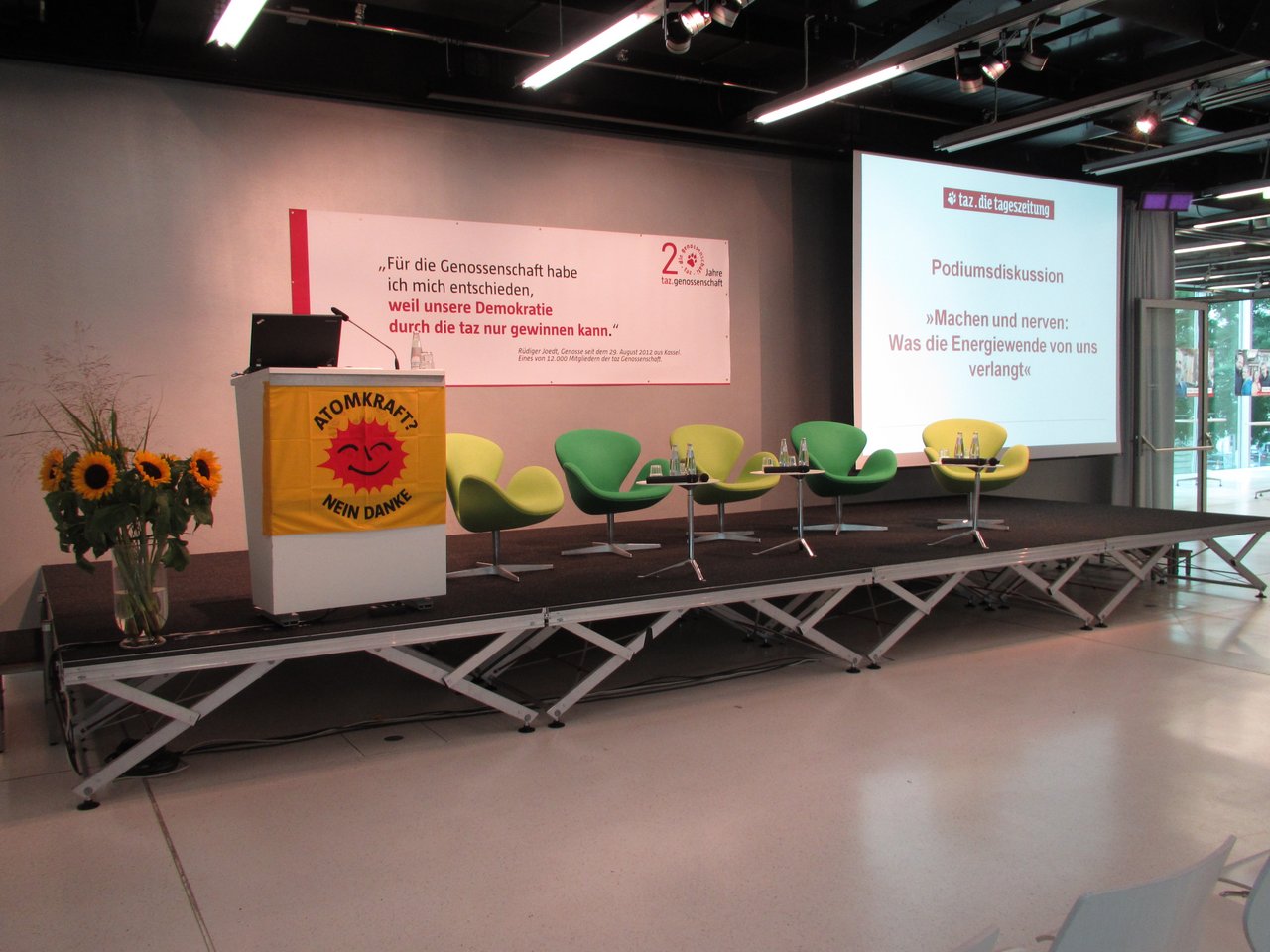 15.09.2012 | »Machen und nerven: Was die Energiewende von uns verlangt« | vorbereitetes Podium im Konferenzzentrum der Heinrich-Böll-Stiftung | Großer Saal 1+2 | Schumannstraße 8 | 10117 Berlin