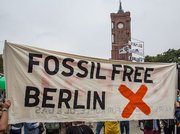 Fossil Free Berlin People's Climate March Alexanderplatz 6D2B9813