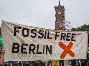 Fossil Free Berlin People's Climate March Alexanderplatz 6D2B9813